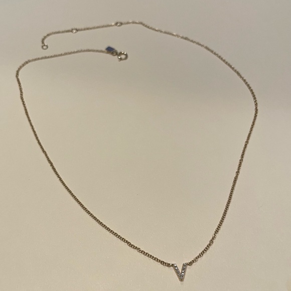 Diamond “V” initial necklace - Picture 6 of 8